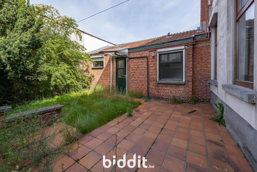 Jardin - Maison à Rénover avec Garage au Centre de Lokeren