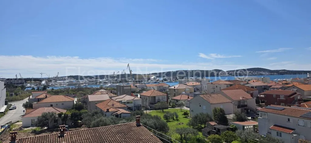 Terrasse - Luxury Penthouse with Sea View in Trogir