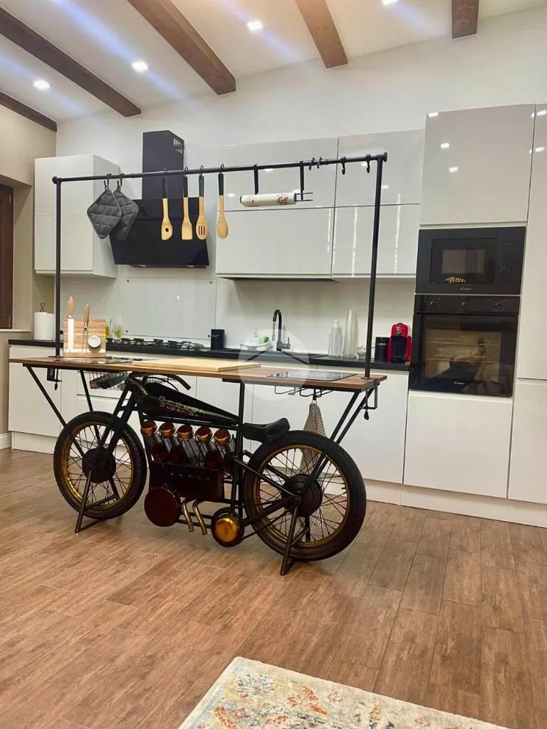 Cocina - Modern 3-Bedroom Apartment in Cosenza