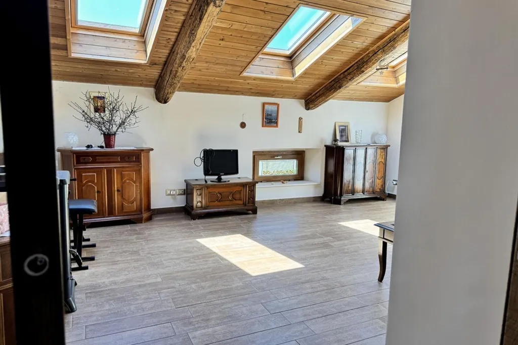 Séjour - Rear-Access Semi-Detached House with Mountain View in Itri