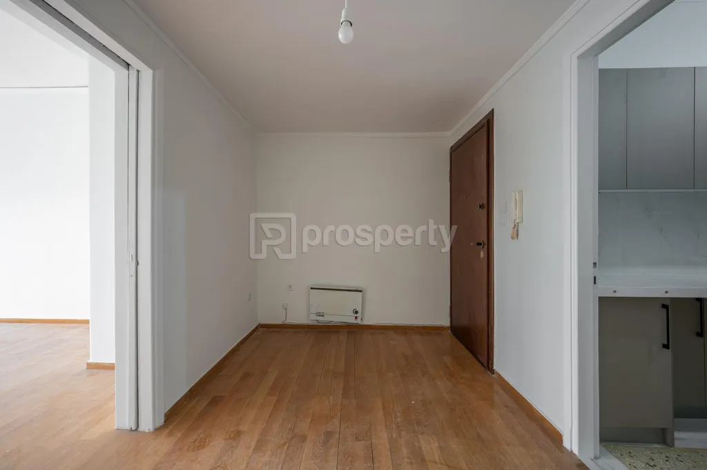 Esik - Renovated Apartment with Sea View in Patras