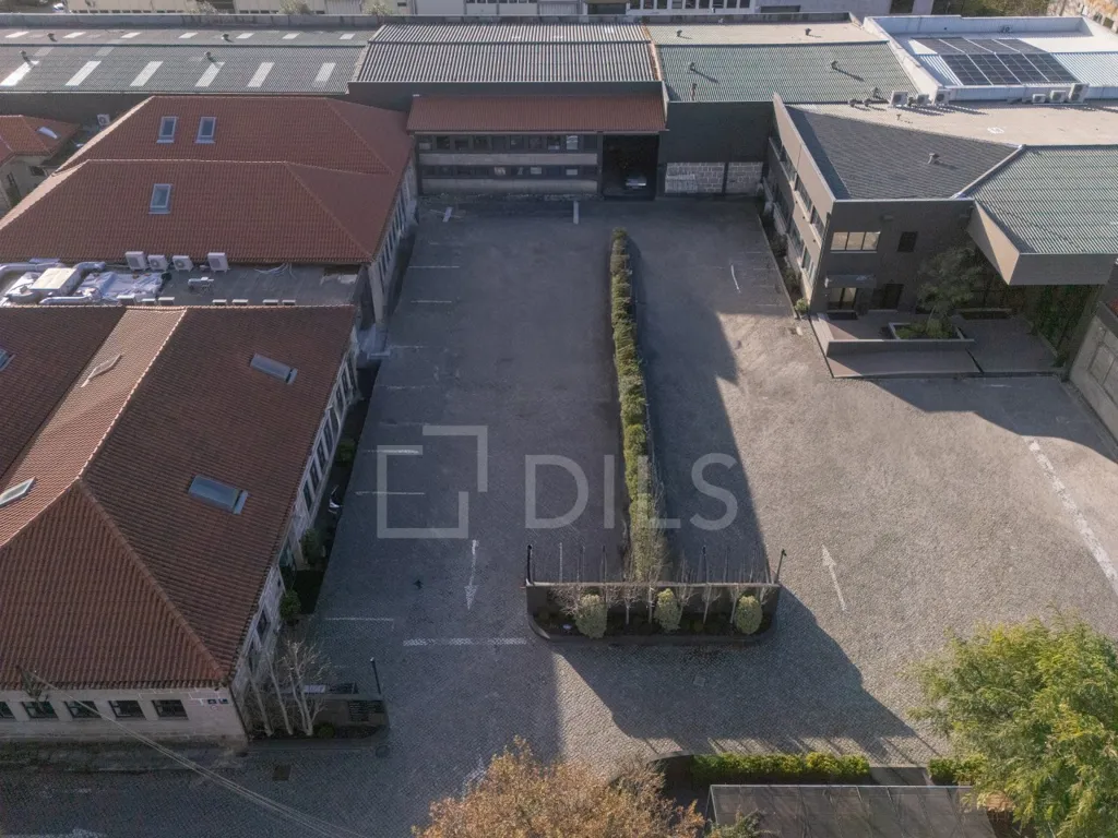 Vue aérienne - Office with Terrace in Fabric Complex, Maia
