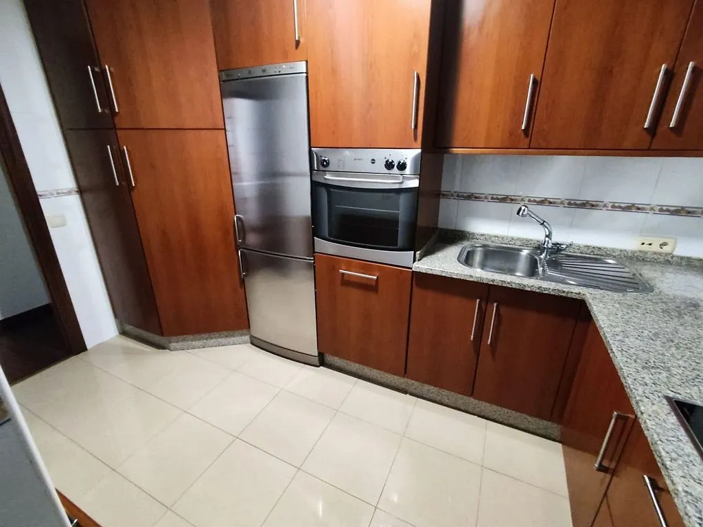 Cuisine - 2-Bedroom Apartment with Garage in Ourense Centre