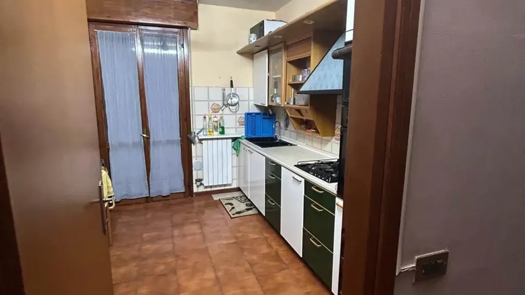 Cucina - 5-Room Apartment with Balcony in Suzzara