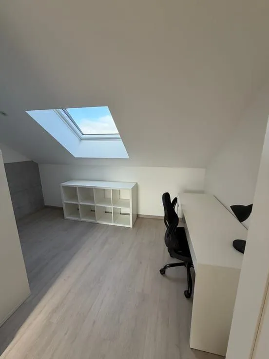 Bureau - Chambres en Colocation avec Terrasse à Halanzy