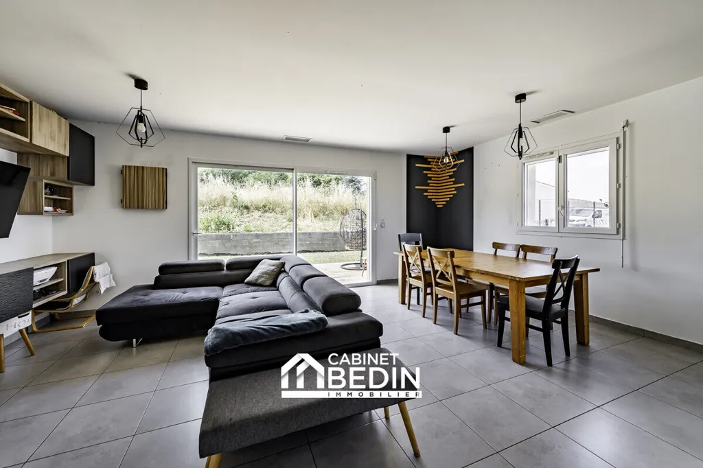 Séjour - Maison Moderne avec Piscine près de Saint-André-de-Cubzac