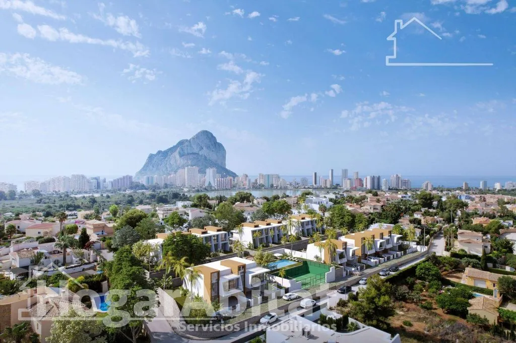 Luxury Townhouse with Pool in Calpe