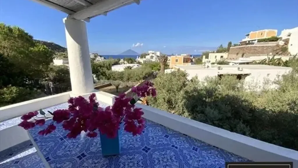 Terrass - Historic Villa with Sea View in Panarea