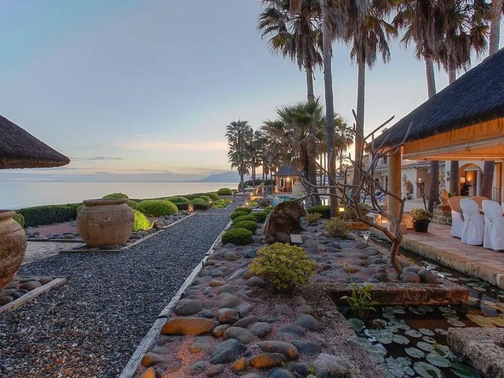 Terrass - Beachfront Villa with Spa in Los Monteros, Marbella