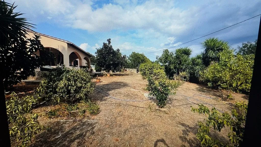 Aed - Rustic House with Pool in Reis Catòlics