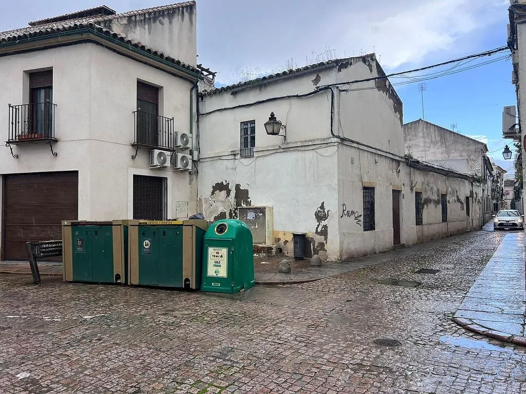 Jardin - Demolition Plot with Two Facades in Córdoba
