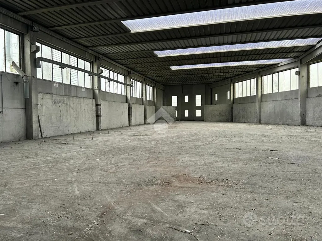 Toad - Industrial Warehouse with 1300 sqm in Cellatica
