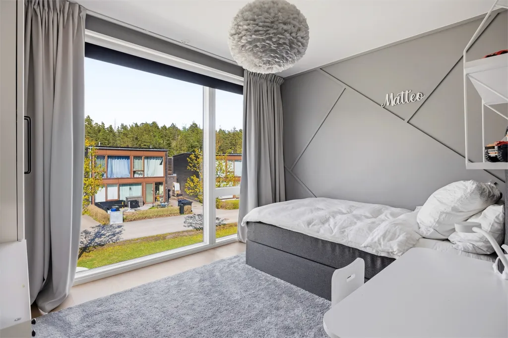 Magamistoad - Modern Two-Storey Flat with Garden in Klinta