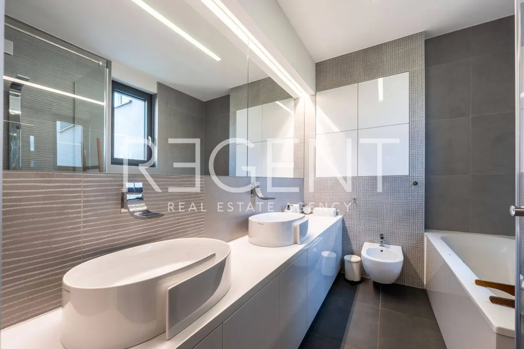 Salles de bain - Luxury Penthouse with Panoramic Terrace in Zagreb