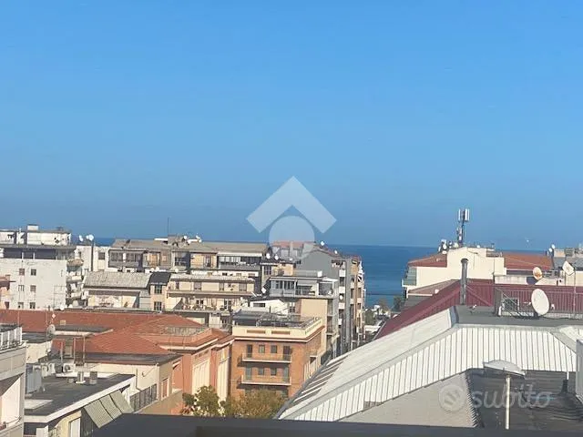 Balcon - 6-Room Apartment with Mountain View in Pescara