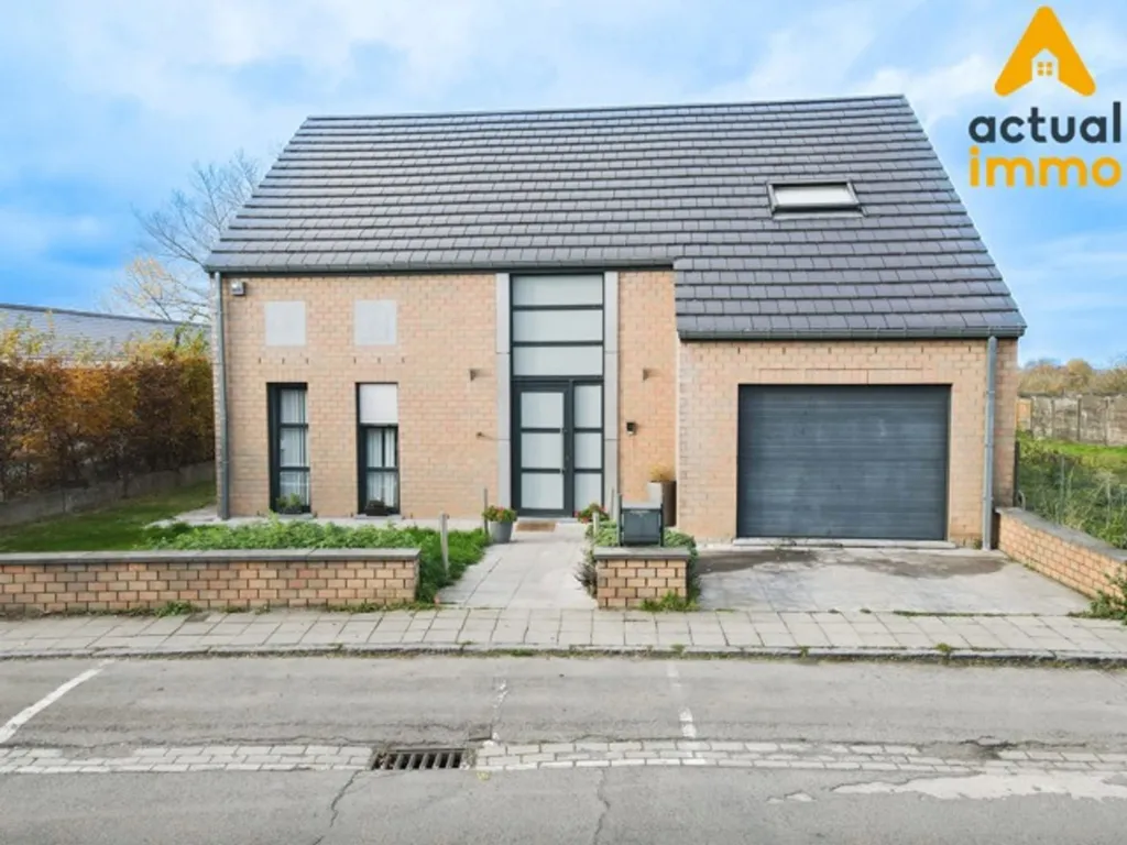 Välivaade - Four-Façade Villa with Terrace in La Louvière