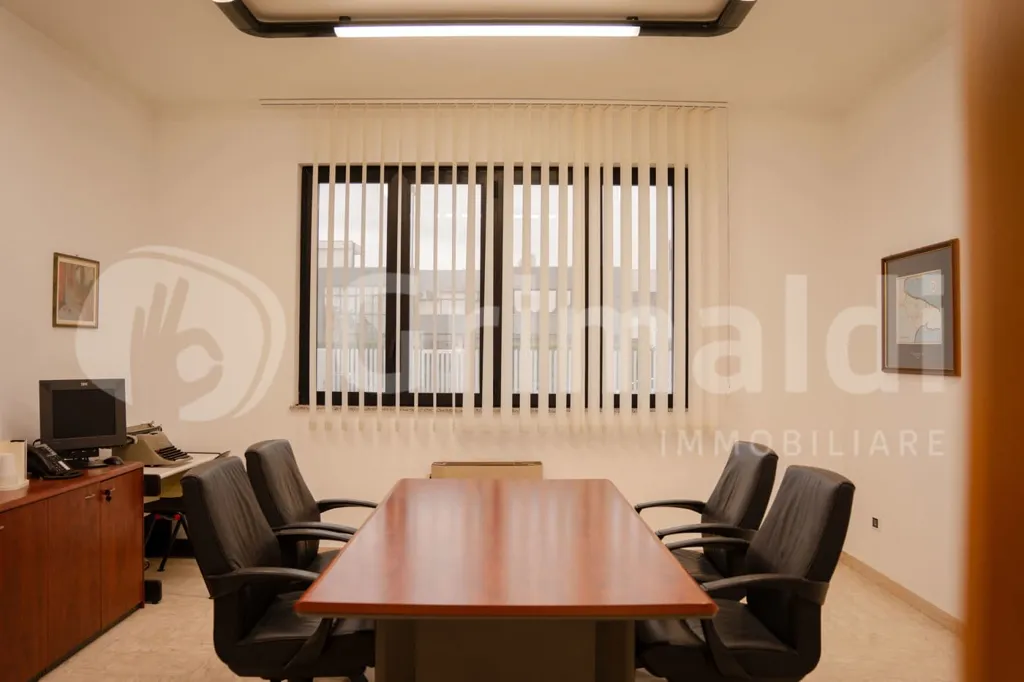 Kabinet - Warehouse with Office Space in Barletta