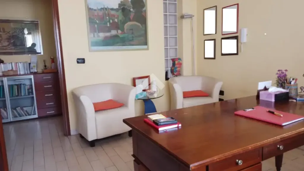 Bureau - Apartment with Balcony in Castrolibero