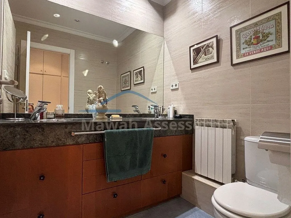 Salles de bain - Luxury House with Lift in Sabadell Centre