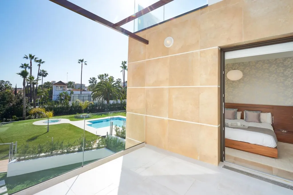 Piscine - Duplex House with Private Garden in Marbella