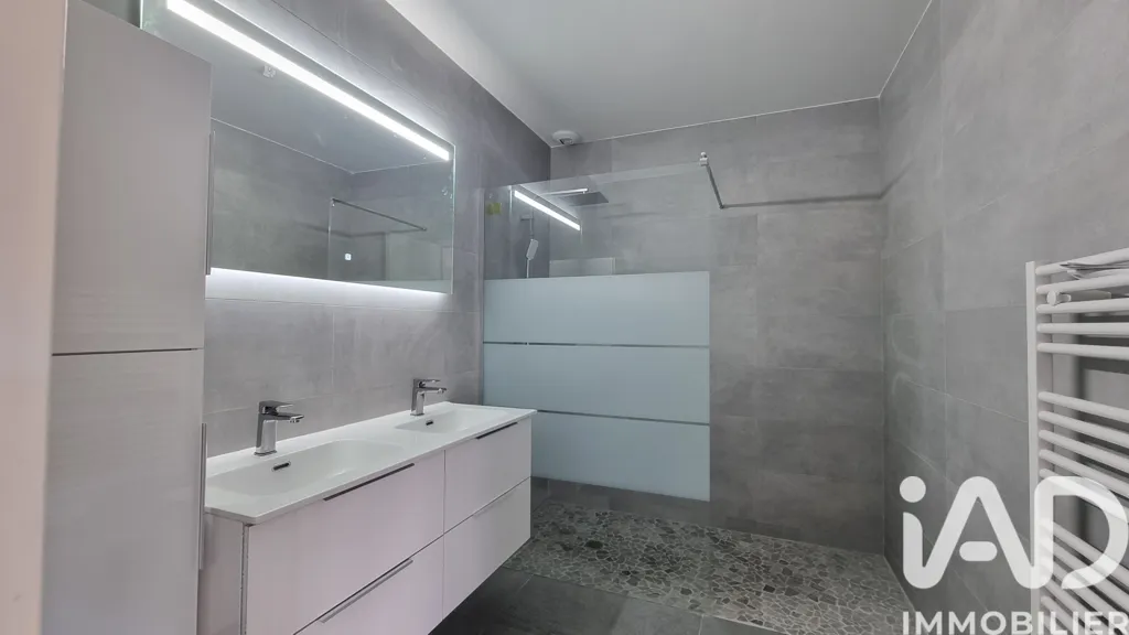 Salles de bain - Maison 2 Faces avec Jardin à Prades