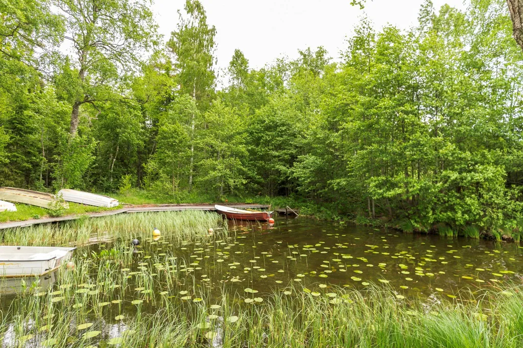 Garden - Cottage with Private Boat Dock in Olarp