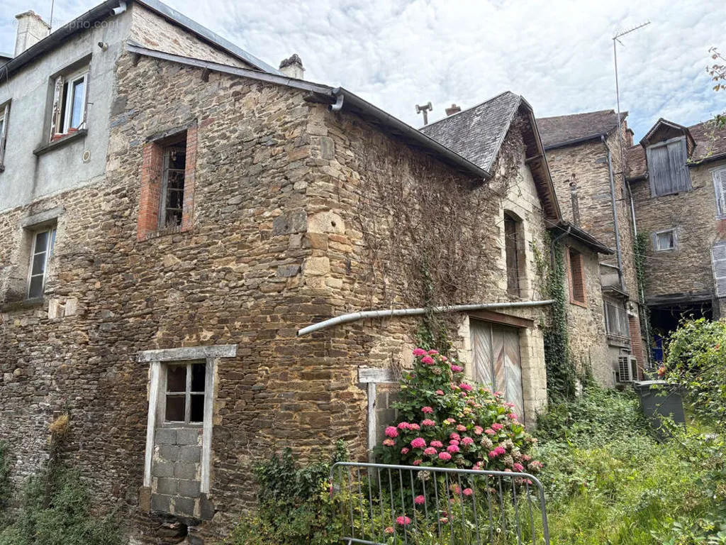 Exterior - Mixed-Use Building with Commercial Potential in Saint Yrieix
