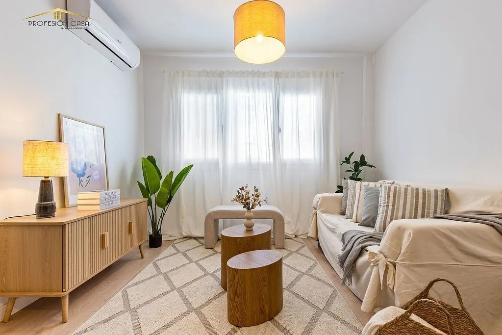 Living Room - T2 Apartment with Balcony in Parque Ayala