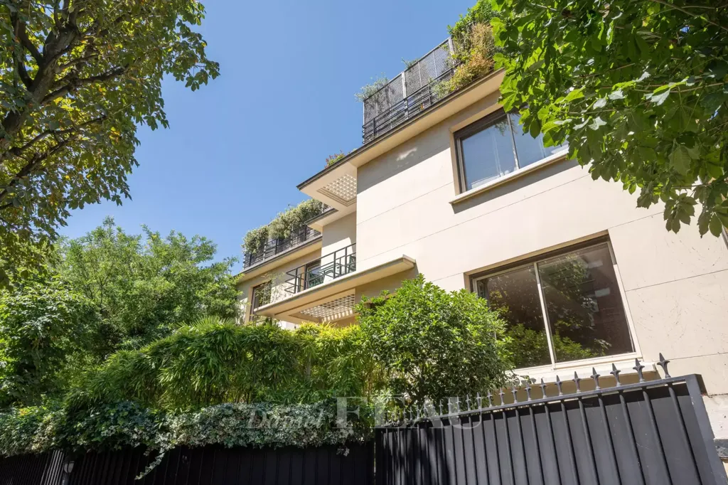 Välivaade - Mansion with Swimming Pool in Neuilly-sur-Seine
