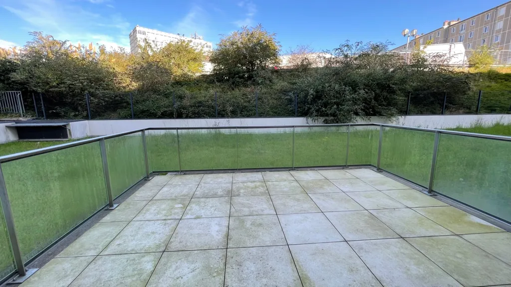 Terrasse - Appartement 2 Pièces avec Ascenseur à Brest