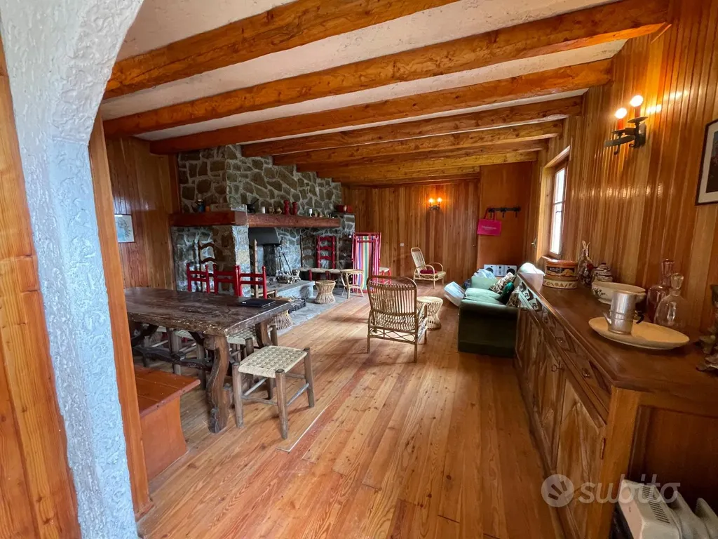 Söögituba - Wooden Chalet with Fireplace in Valvarrone