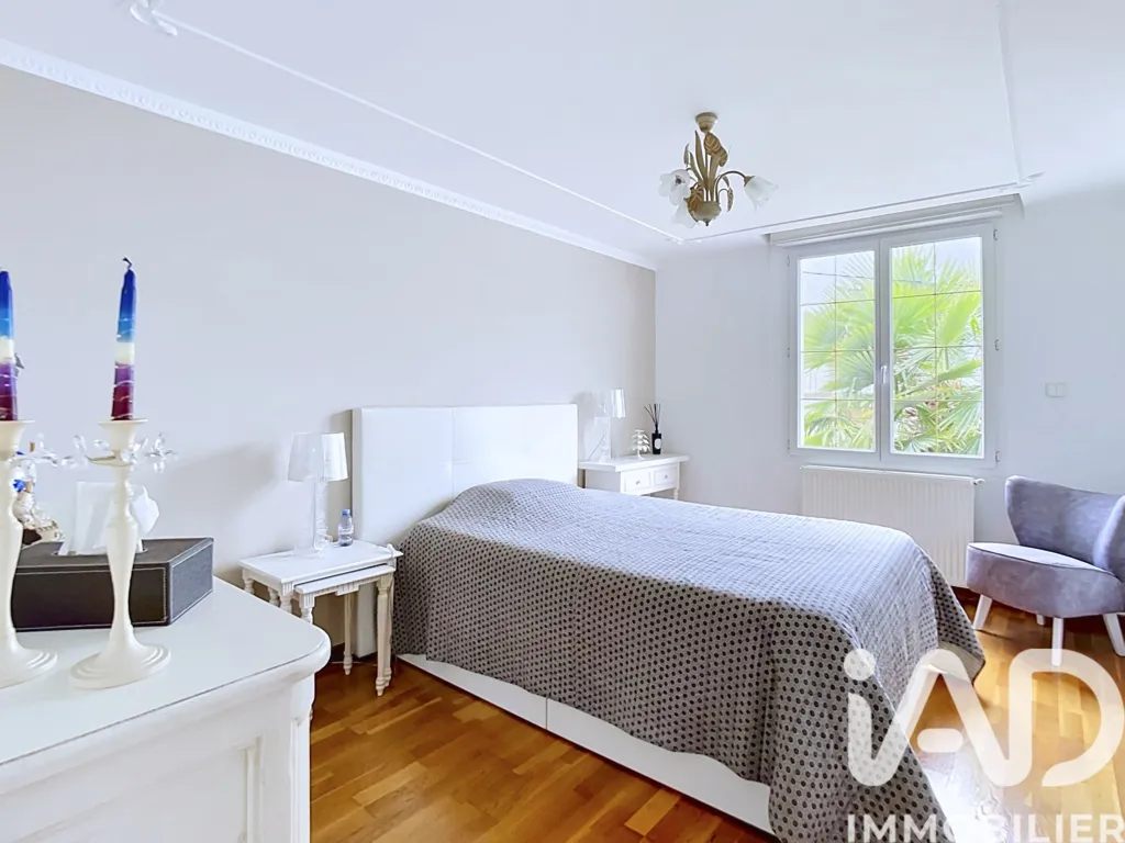 Maison 8 pièces à Sainte-Geneviève-des-Bois