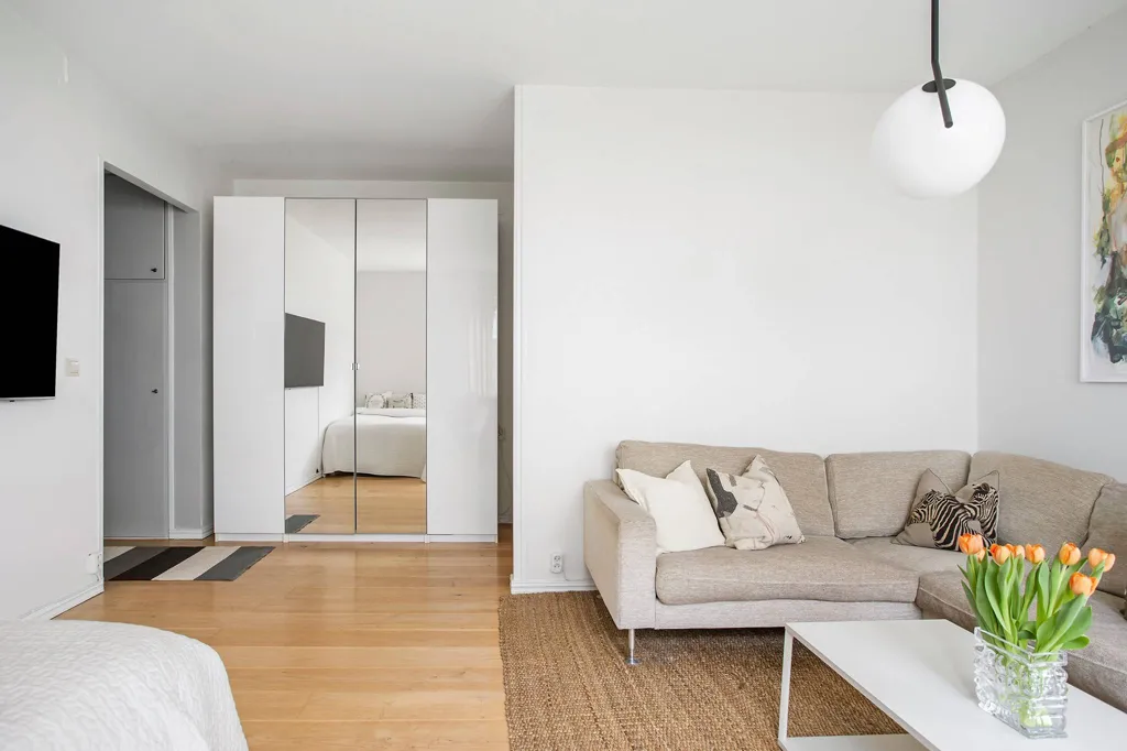 Elutuba - Corner Flat with Abundant Light in Lund