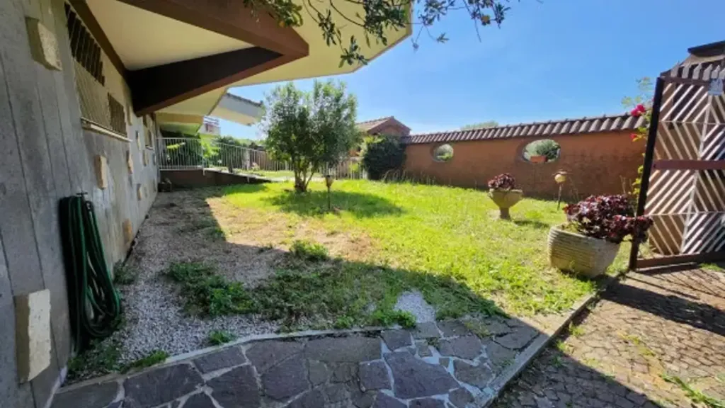 Aed - Furnished Flat with Garden in San Cesareo