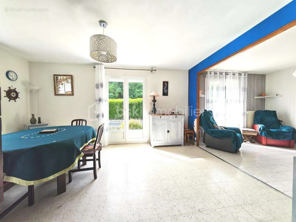 Söögituba - Ground Floor House with Forest Proximity in Poligny