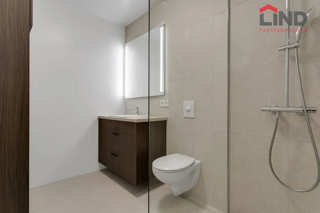 Salles de bain - Appartement 4 pièces à Þorlákshöfn
