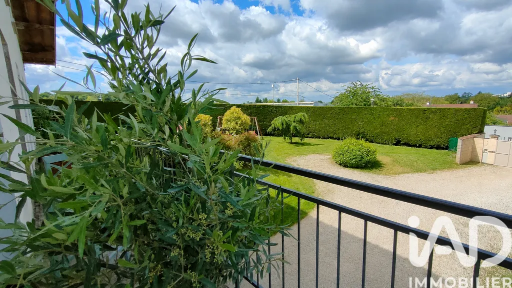 Jardin - Maison Traditionnelle Rénovée avec Balcon à Dole