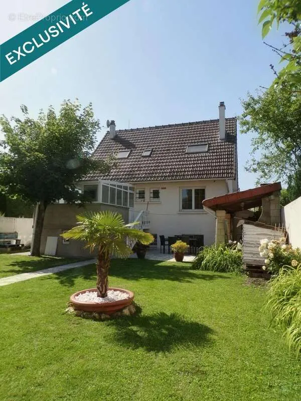 Aed - Spacious House with Pool in Draveil