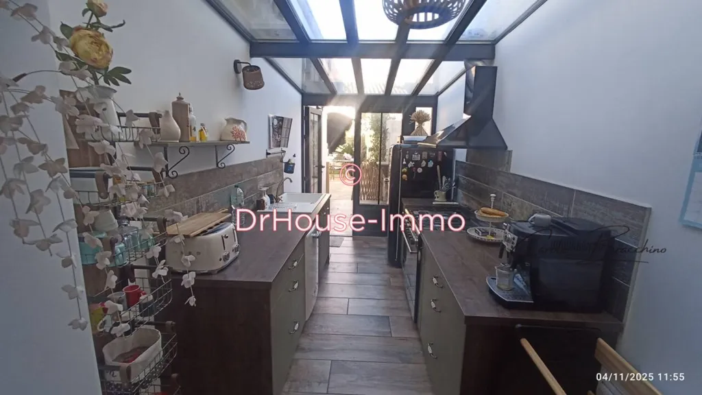 Köök - Charming 3-Bedroom House with Pool in Aigues-Mortes