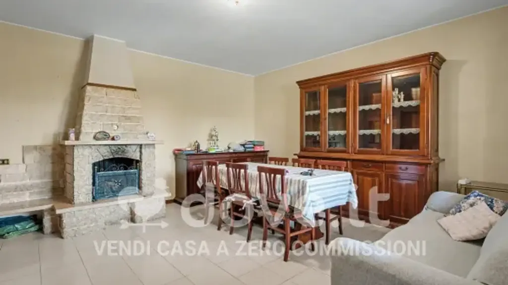 Soggiorno - Rusticated Apartment with Balcony in Ponte San Pietro