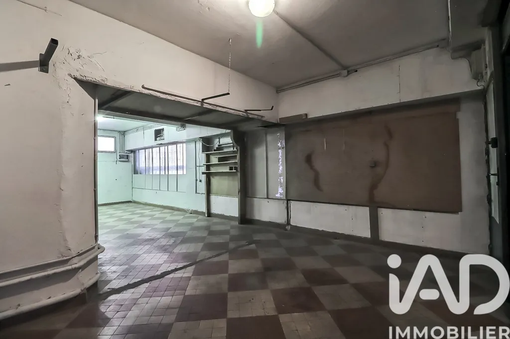 Garage - Fully Renovated Apartment with Terrace in Nîmes