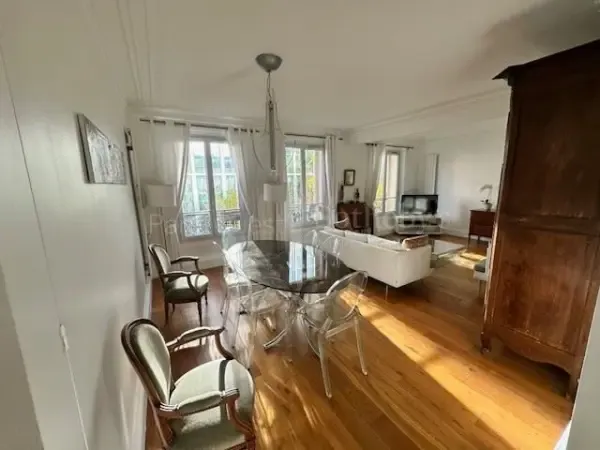 Séjour - Appartement de Charme avec Ascenseur sur Boulevard Malesherbes