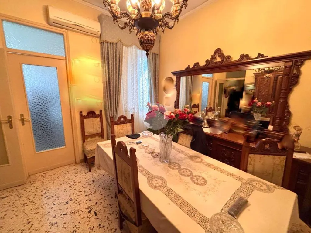 Söögituba - Twin-Storey Apartment with Balcony in Palermo