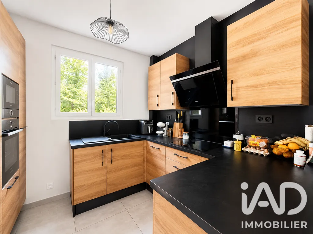 Cucina - Renovated 3-Bed Flat with Garden in Draveil