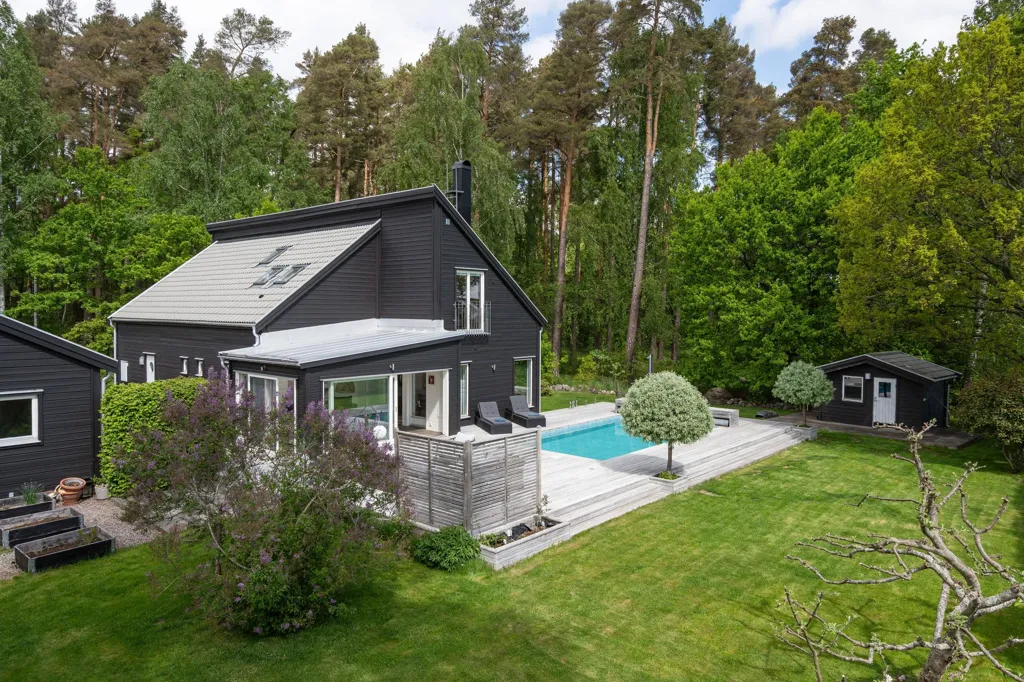 Õhuvaade - Luxury Villa with Pool in Ekängen