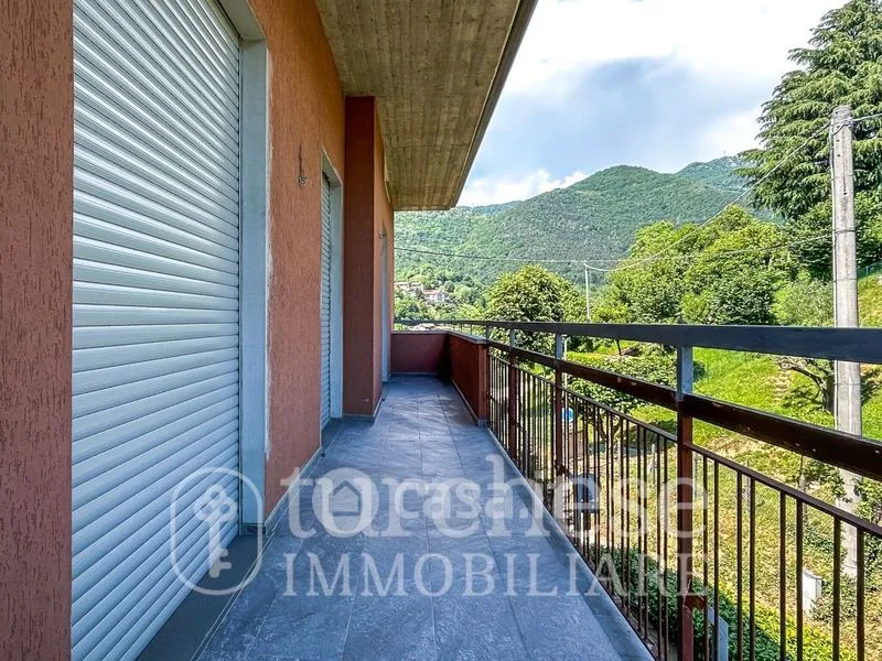 Balcon - Rustic Trilocale with Balcony in Sorisole