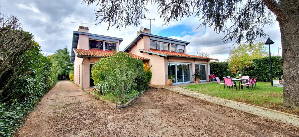 Extérieur - Maison avec Piscine et Jardin à Cepet