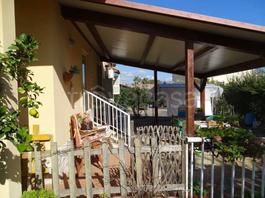 Terrasse - Villa with Private Garden at Cisterna di Latina