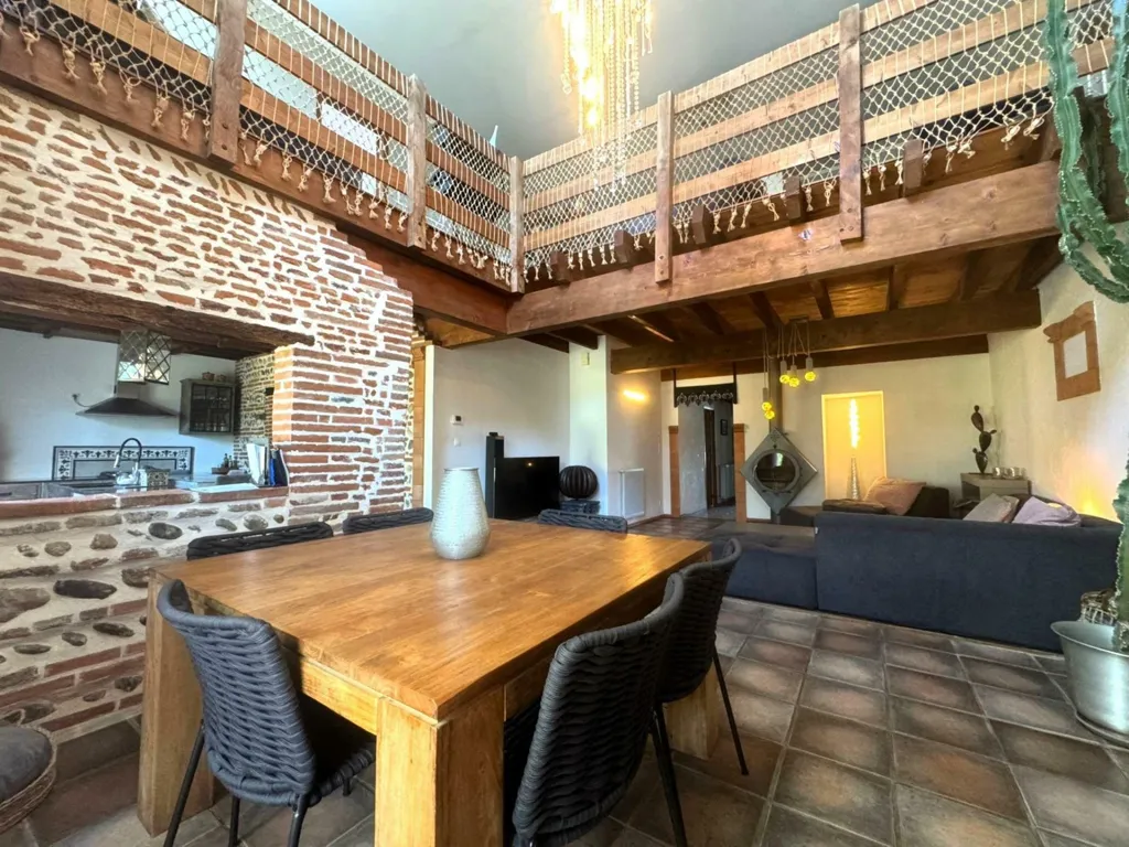 Sala da pranzo - Charming House with Pool in Lavernose-Lacasse