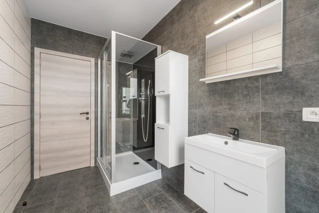 Bathrooms - Semi-Open Apartment with Parking in Buggenhout